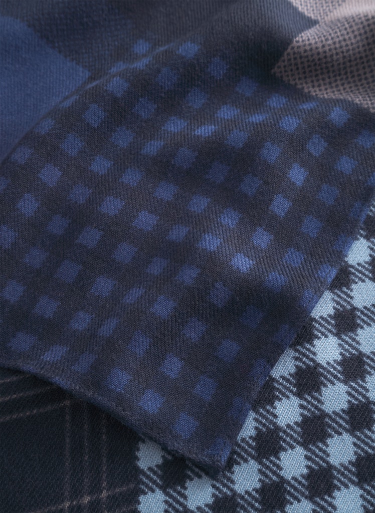 Schal mit graphischem Karomuster