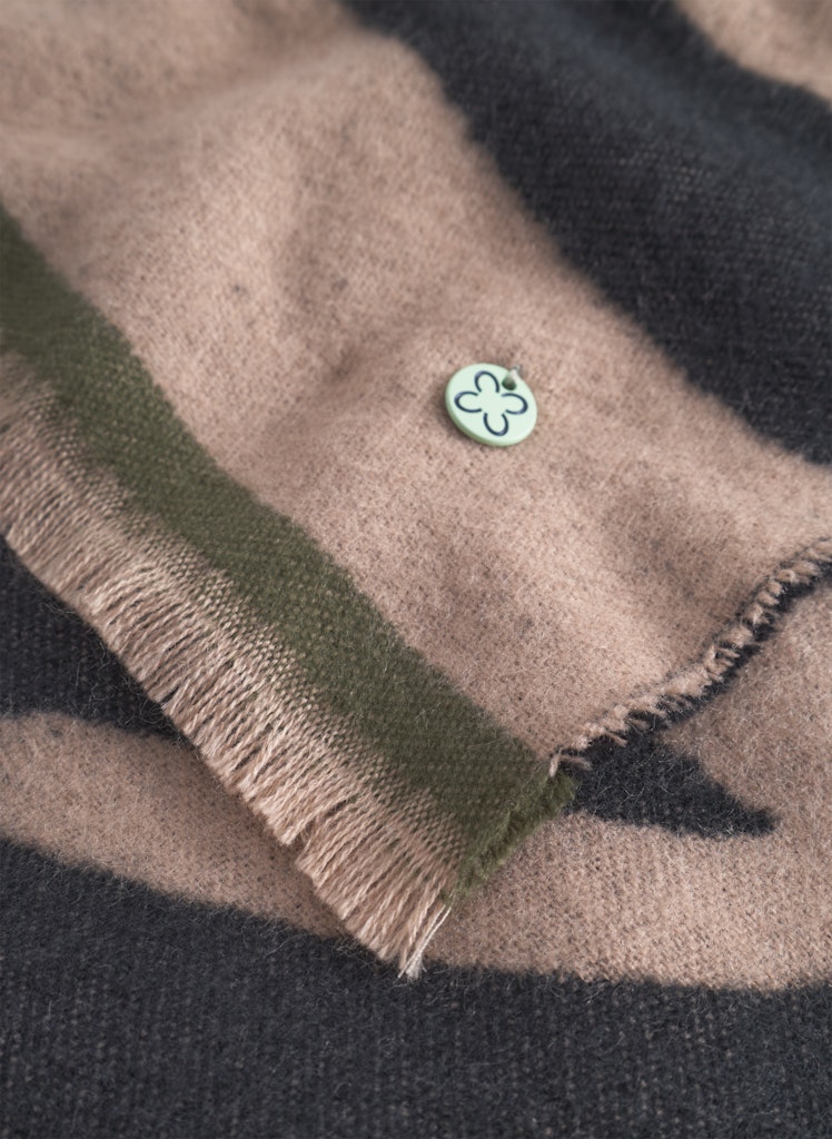 Schal "Peace on Earth"