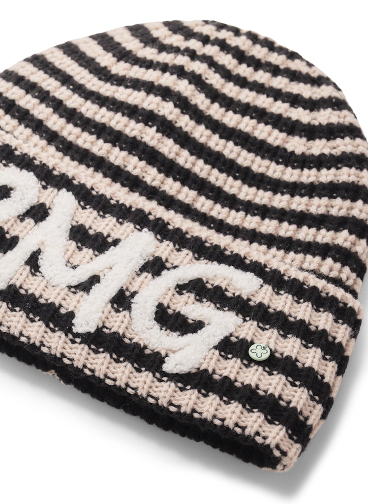 Gestrickte Mütze aus weicher Wollmischung mit gestricktem Streifenmuster und OMG-Patches